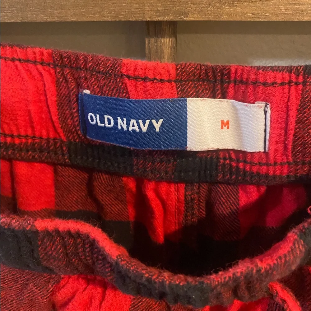 Bundle‎ Old Navy Red and Black Pijama Checkered Pants & Top Set Size Medium
